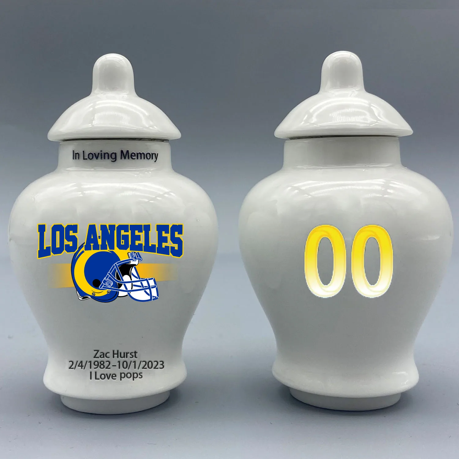 

Мини-урна для Los Angeles Rams Custom Urn. Отправьте мне имя/дату и номер, которые вы хотите поместить в урну в сообщении примечаний.