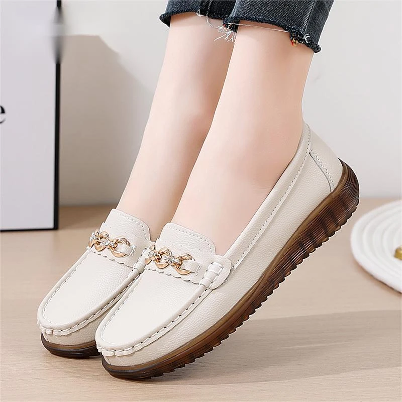 

2023 New Leather Peas Shoes Female Mother Shoes Women Moccasins Slope Heel Casual Non-slip White Nurse Shoes Zapatos De Mujer