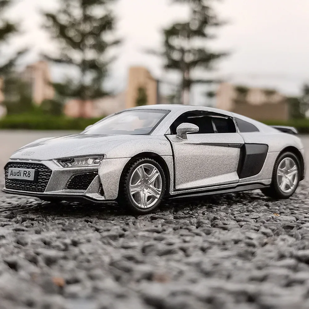 1:36 Audi R8 Pullback Игрушечная модель автомобиля, механическая копия, Официальная Лицензированная шкала, литье под давлением, миниатюрное искусство, подарок для мальчика на Рождество