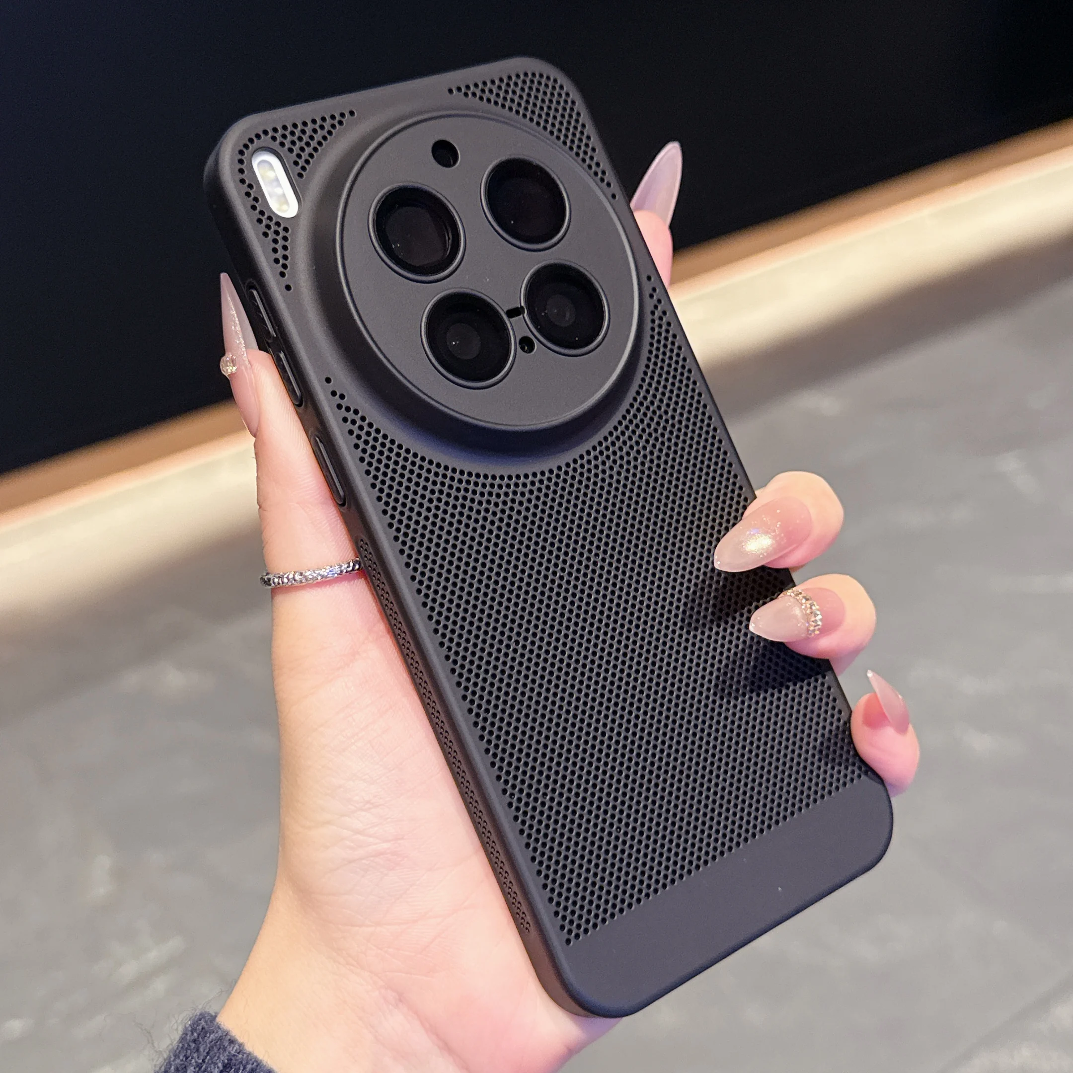 Breathable Mesh Cooling Heat Dissipation Matte PC Case with Glass Lens Protection