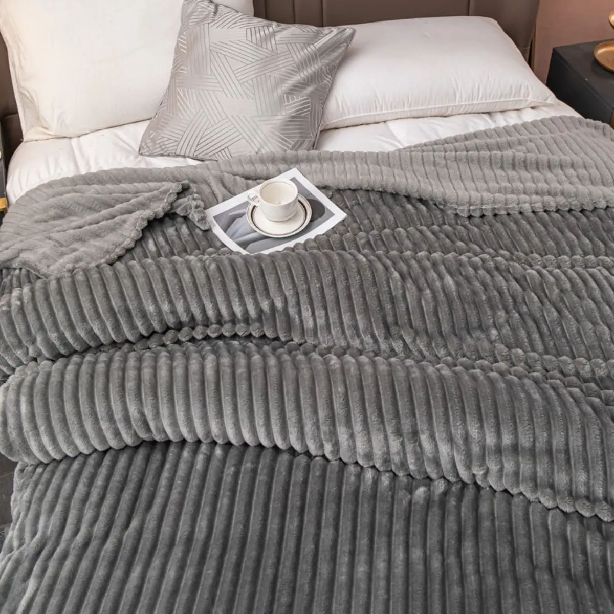 Fashionable wide body solid color striped blanket flannel blanket cover blanket 4