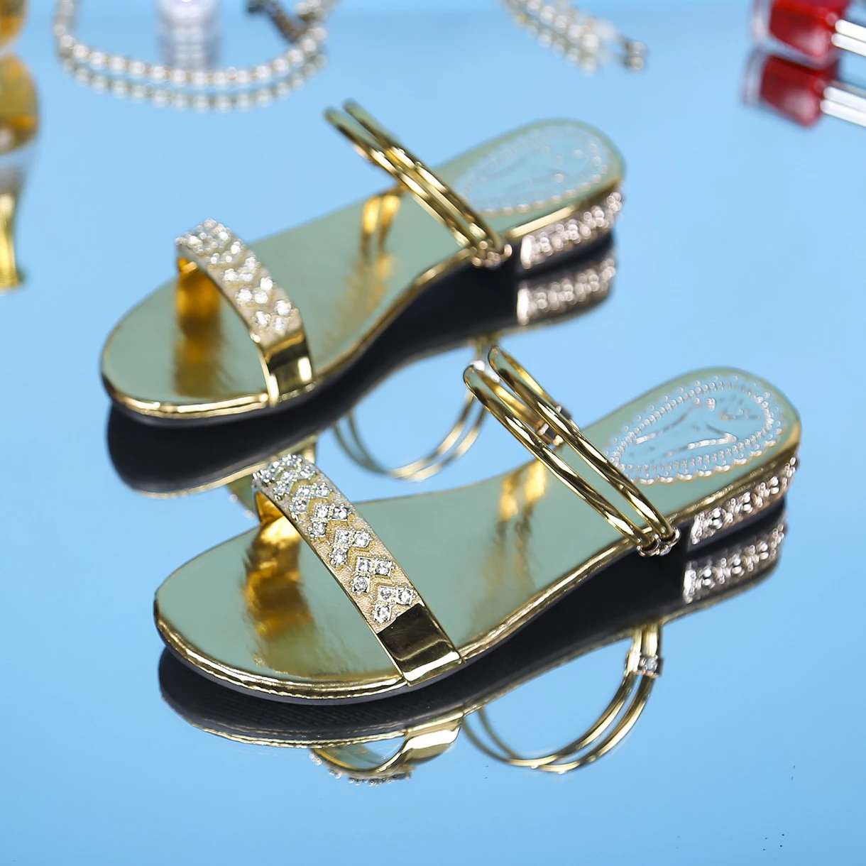

Сандалии женские на высоком каблуке, удобные туфли-лодочки с блестками, босоножки без застежки, золотистые, серебристые, лето 2023