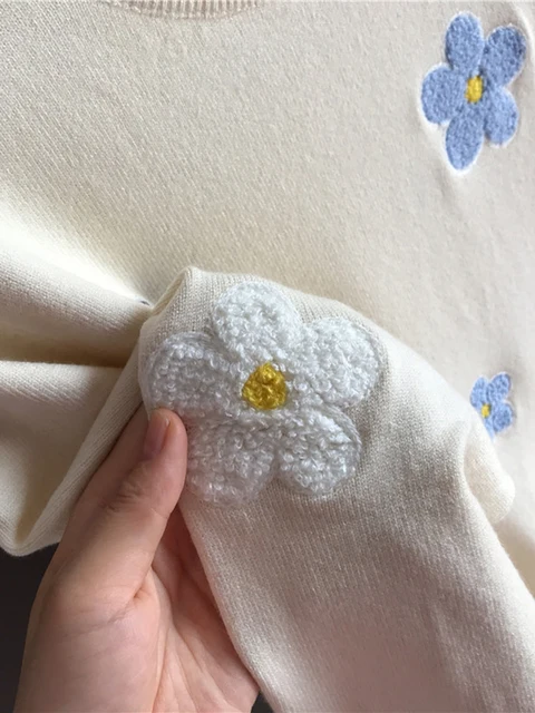 One size sweater with floral embroidery