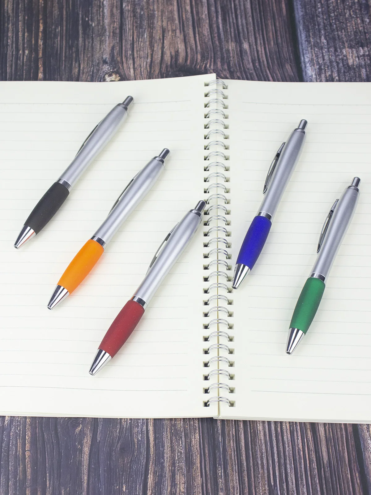Ballpoint pen retractable plastic gourd ball pen