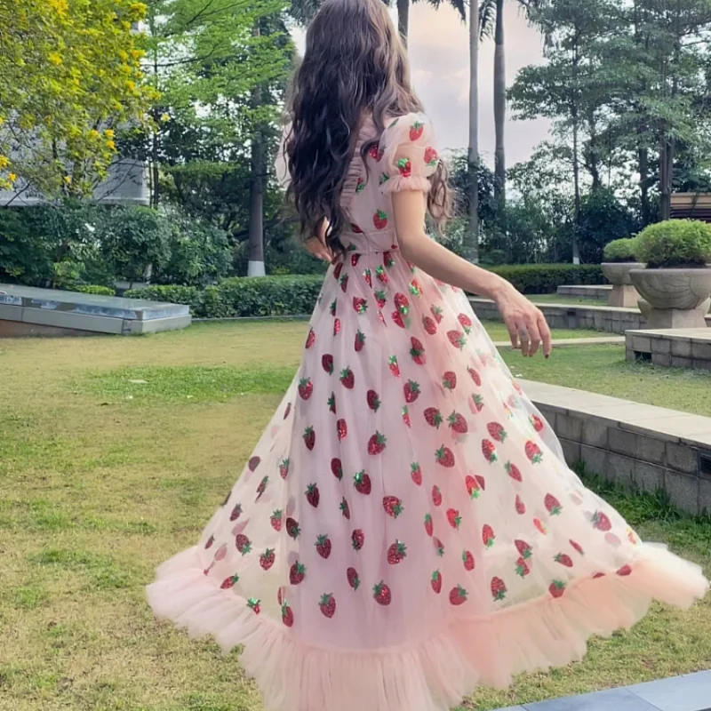 Compre Vestido de morango elegante doce mulheres verão 2021 rosa praia boho  festa midi vestido ruffle Kawaii coreano casual roupa de férias