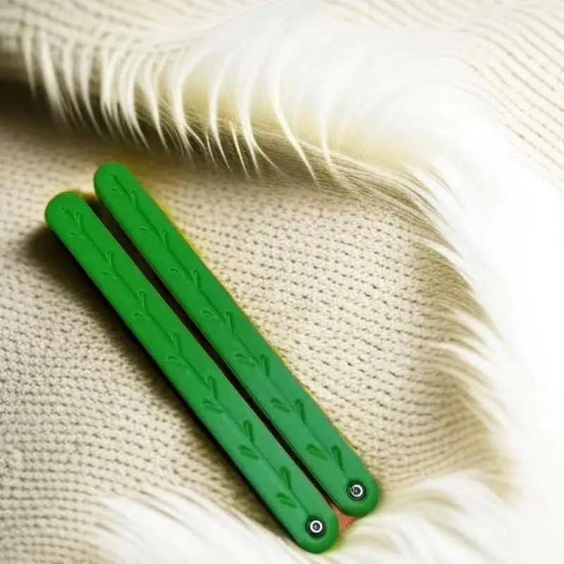 Cosplay Prop Cosplay Toy Game Knife 3D Carrot Butterfly Knifes Cartoon Carrot Design Gravity Swing Toy Training Butterfly Knifes Flat Replace Toy Halloween Gift