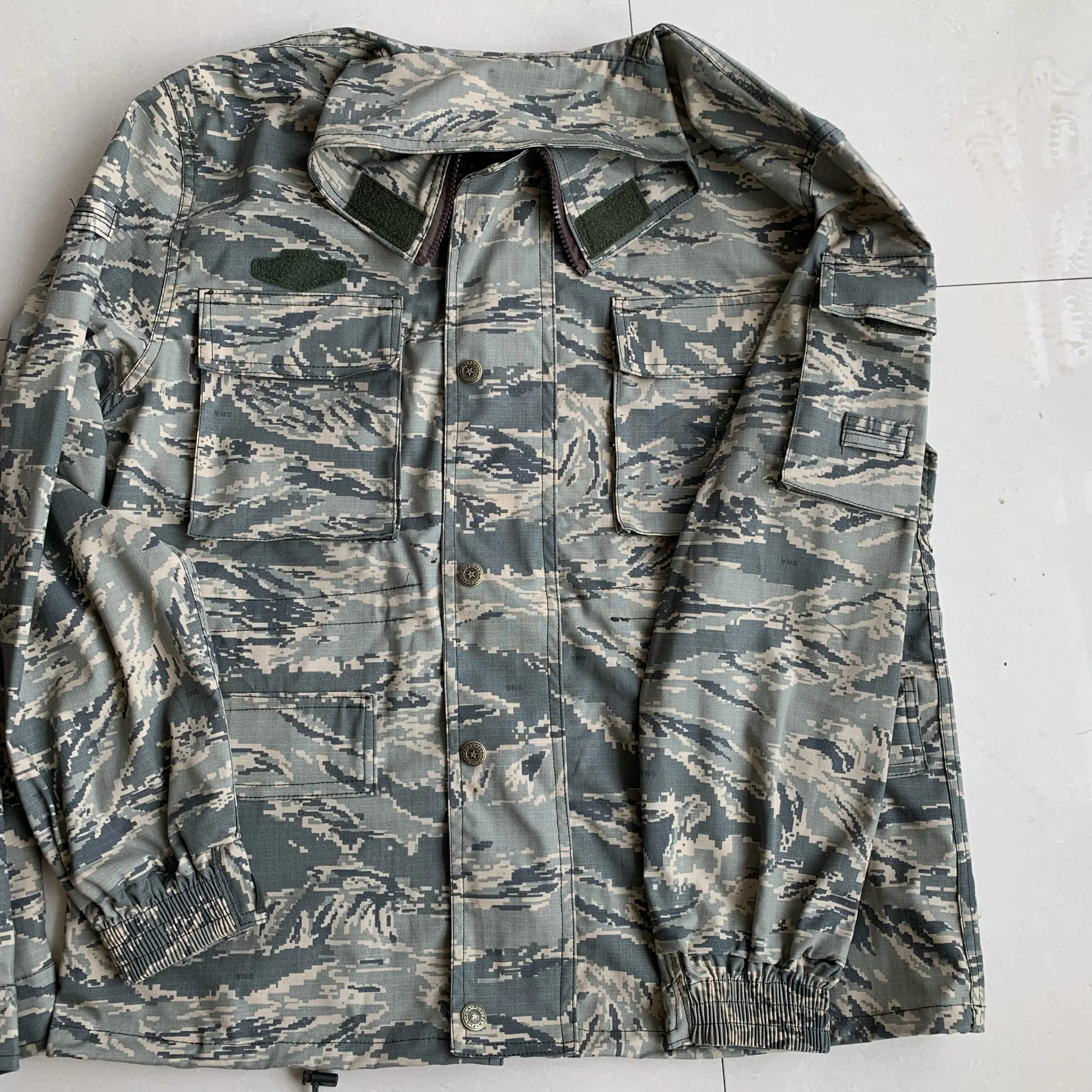 

Новая весенняя куртка и брюки серого цвета с камуфляжным принтом USAF ABU Airman