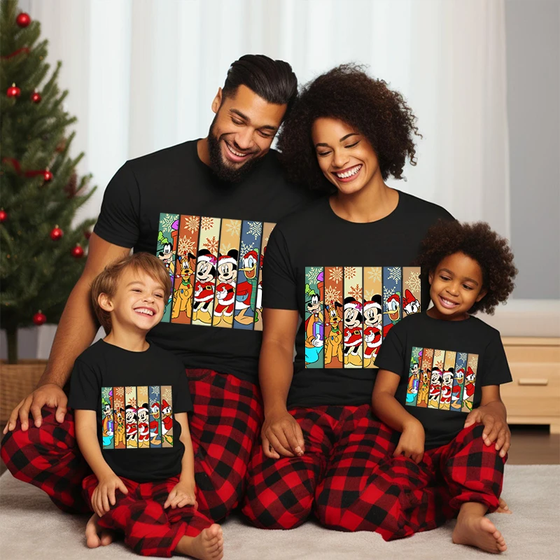 thumbnail image 1 of Camiseta navideña de Mickey Minnie Donald Duck 2024, conjuntos familiares a juego, regalo navideño de algodón de manga corta para papá y mamá, 1 of 5