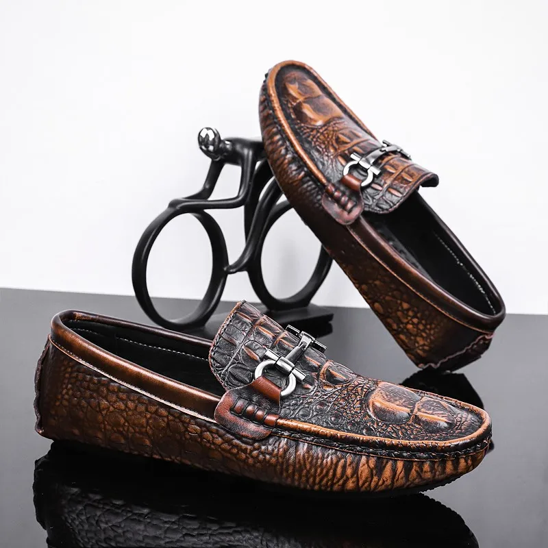 

2024 Fashion Men Brown Red Casual Loafers Comfortable Outdoor Walking Shoes Mens Leisure Sneakers Breathable Driving Shoes