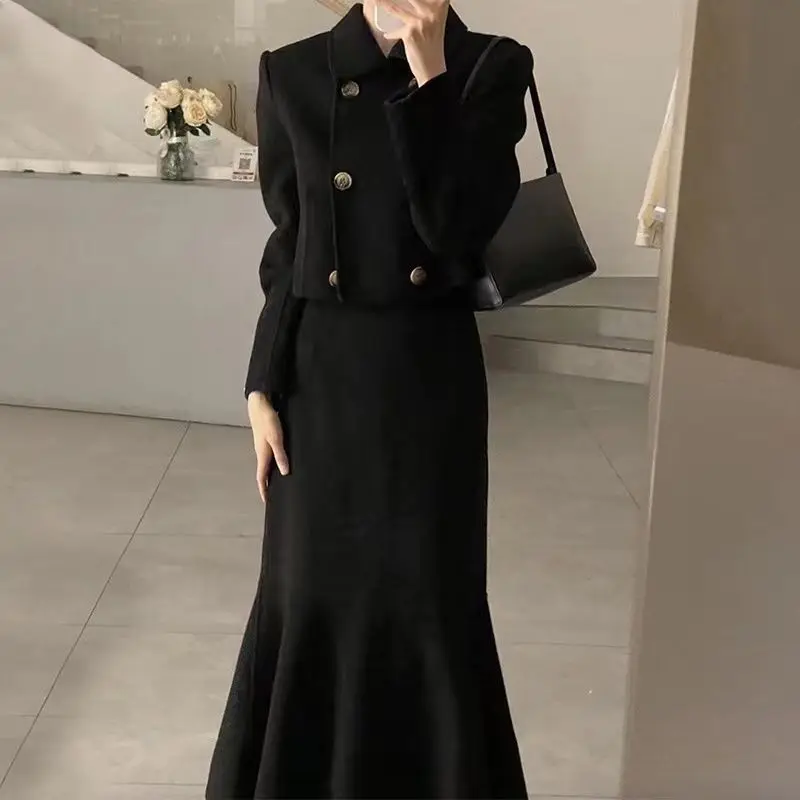 

UNXX Rich Girl Little Black Dress for Autumn-Winter 2023, French-style Hepburn Look, Korean Drama-inspired Two-Piece Ensemble