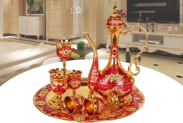 Description Picture 3 of itemEuropean retro wine set white cup wedding gifts, zinc alloy hip flask Russian home decoration