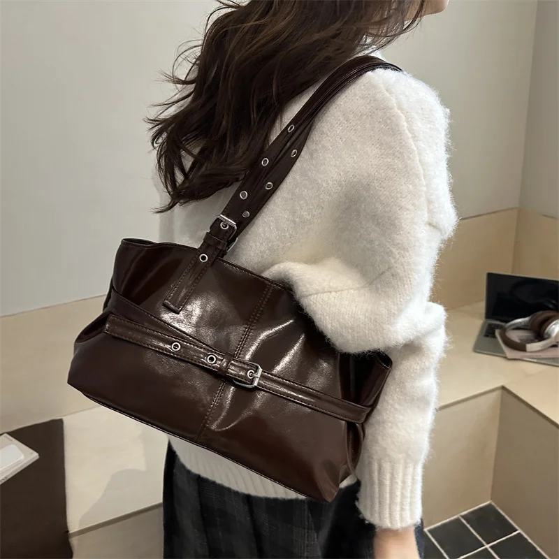 Luxury Wine Red Underarm Bag for Women Autumn/Winter Retro Commuter Shoulder Bag Casual Large Capacity Rivets Belt Totes