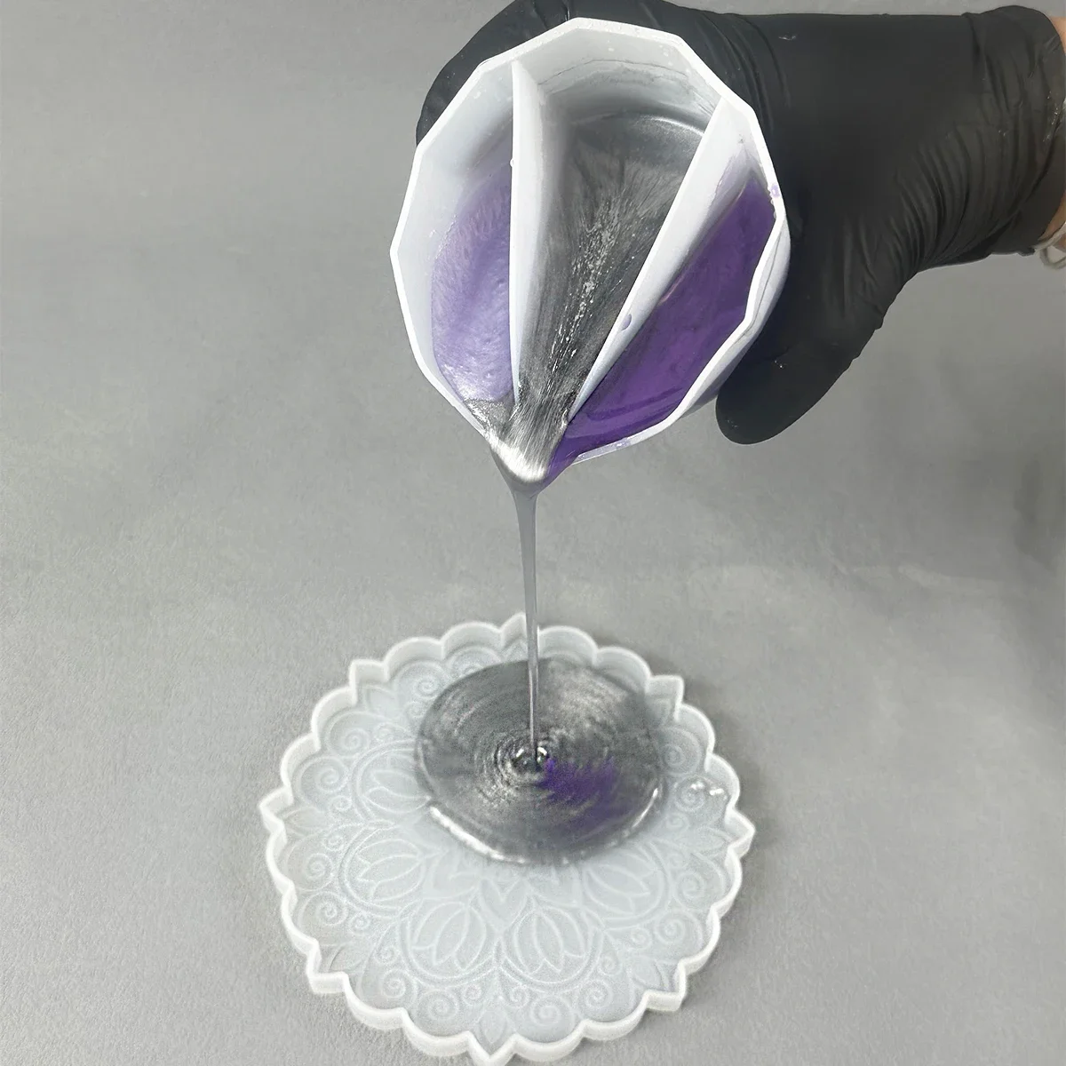 Silicone Split Cup for Paint Pouring and Color Mixing