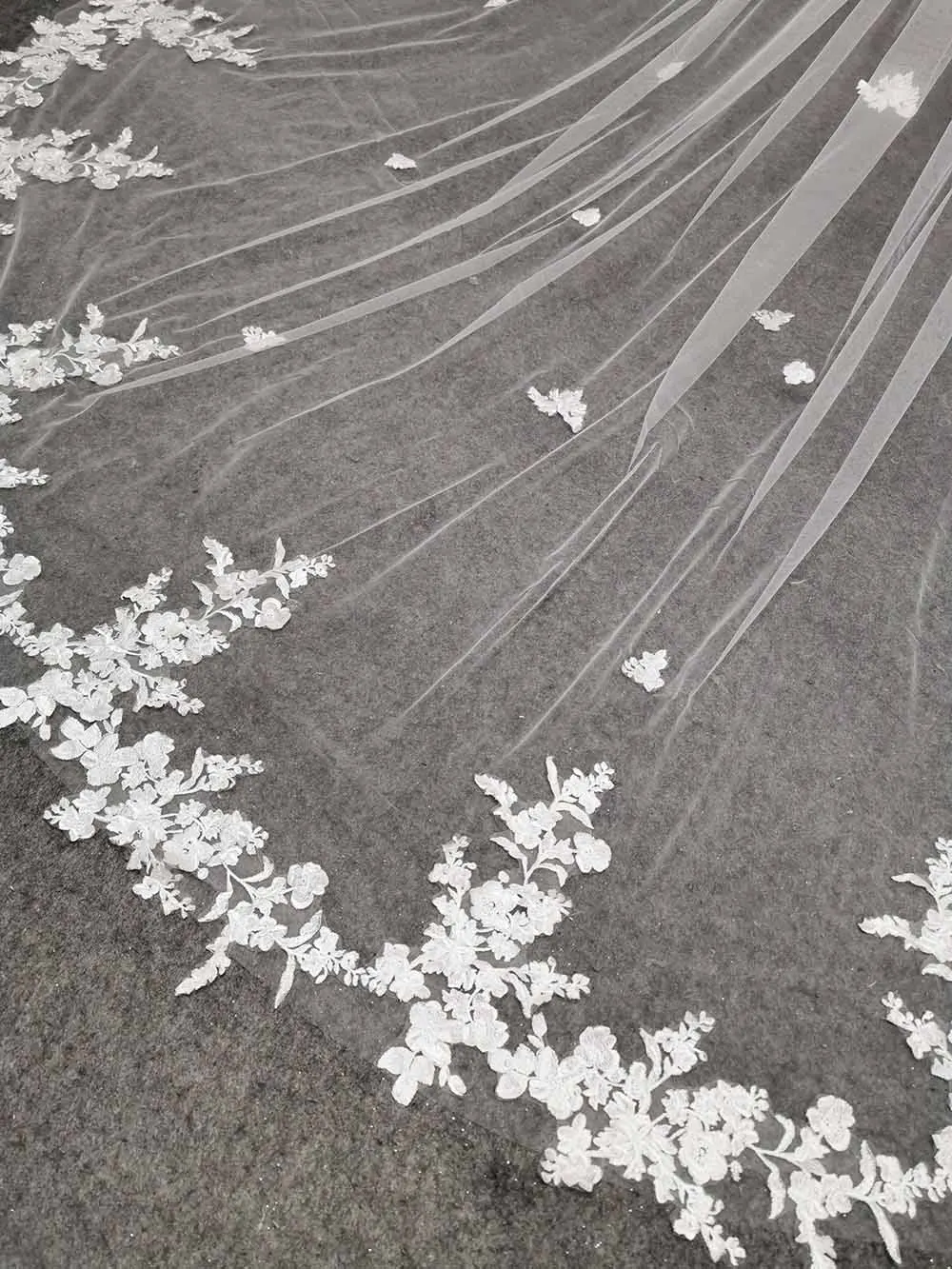 Рисунок 3 - Фата свадебная с кружевной аппликацией