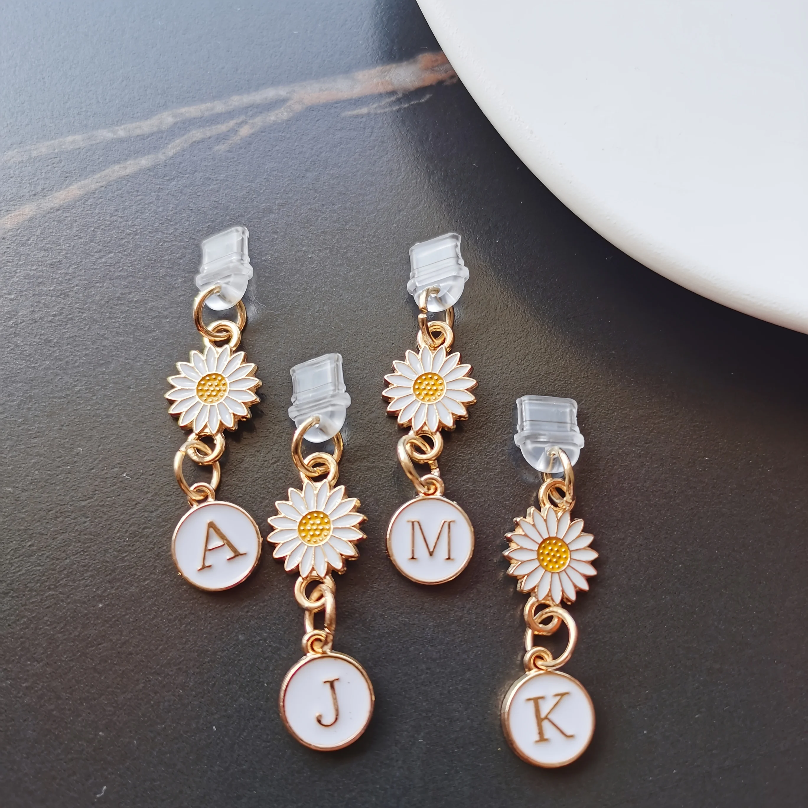 Creative Daisy & Sunflower Letter Phone Charm - Women's Fashion Accessory & Perfect Gift