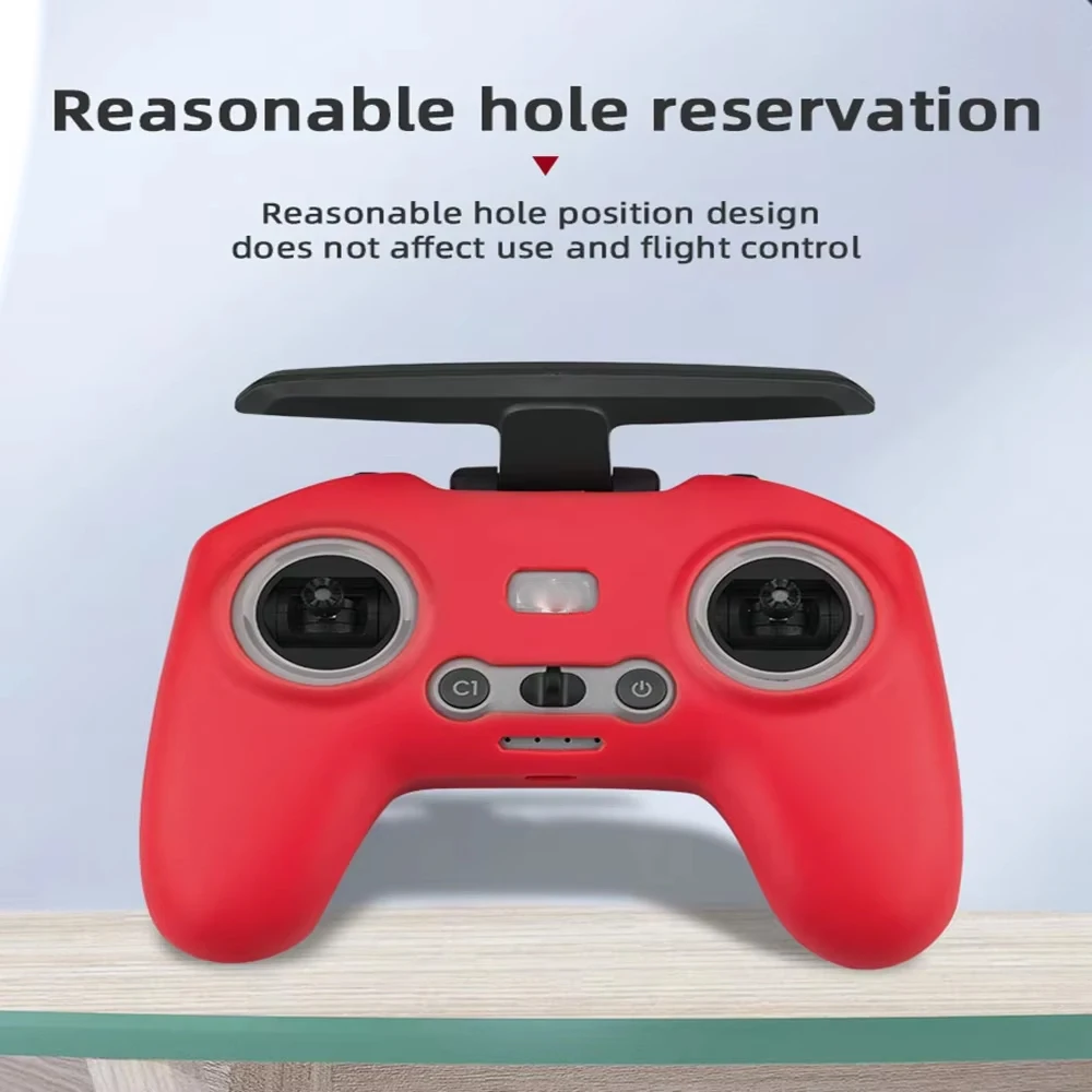 Drone DJI Mini 3 Pro équipé de son manchon silicone de protection antichoc, prêt pour le vol.
