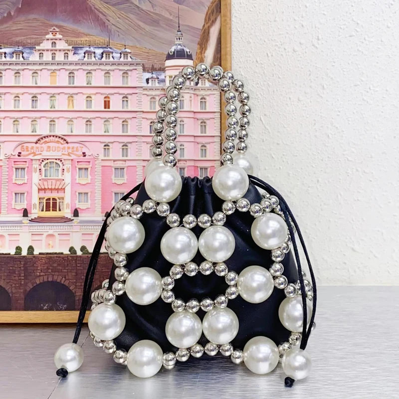 thumbnail image 1 of Bolsos de noche para mujer, bolsos y carteras de diseñador de lujo para mujer, novedad de 2024, en mini cubo trenzado con cuentas de PU, para llevar al hombro o en la muñeca, 1 of 5