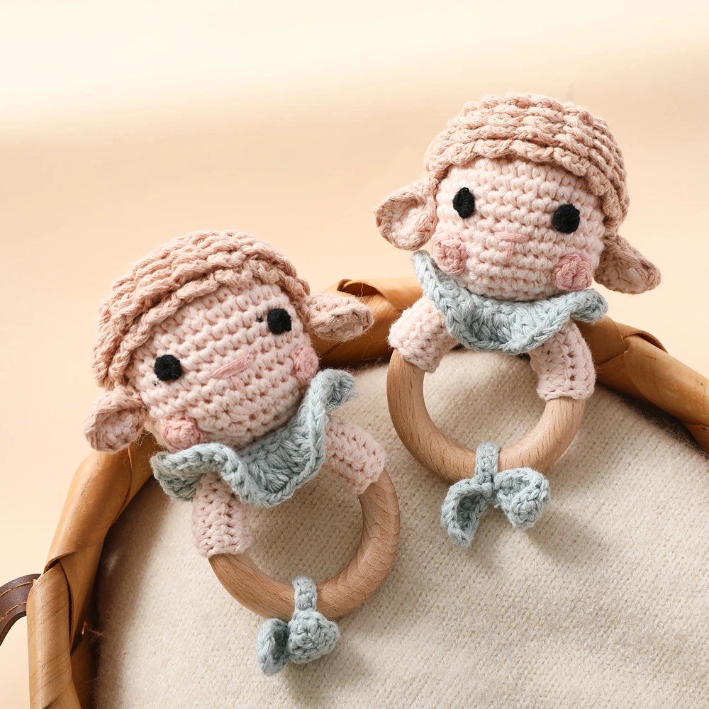 Baby-Rassel Holzring-Beißring Handgemachtes Gehäkeltes Schaf Weiches Plüsch-Sensorikspielzeug für Neugeborene Frühkindliche Entwicklung Geschenk zur Babyparty – Detail 3
