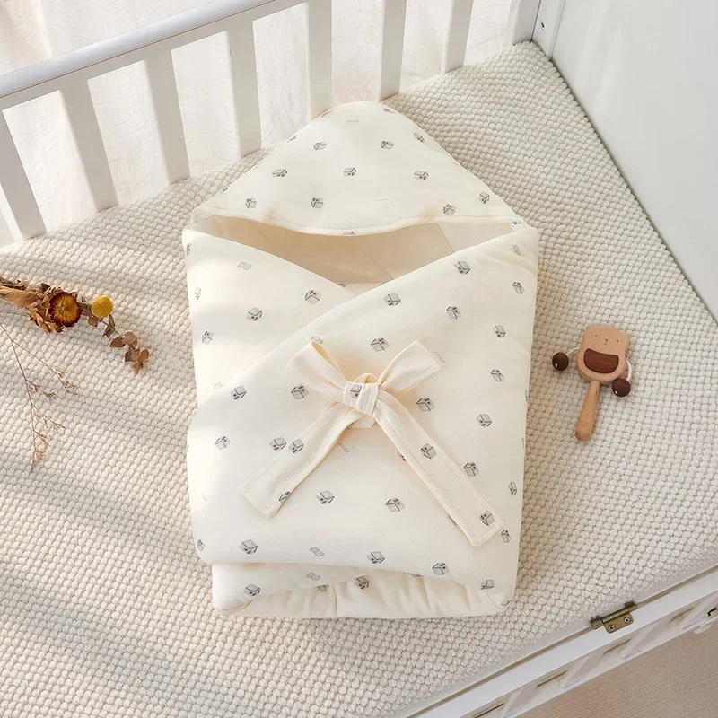 Luxury Newborn Comforter Thickened Baby Blanket in Autumn and Winter Scarf or Cotton Quilt for Delivery Room Swaddle Newborn