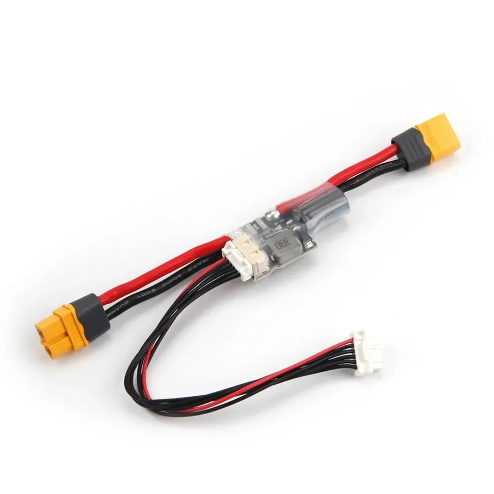 Vue détaillée du Holybro PM02D HV avec câbles et connecteurs pour Pixhawk 5X/6X.