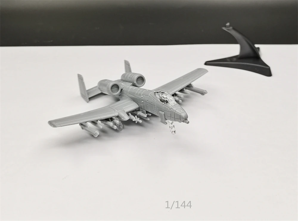 ミニパズル構築おもちゃ 1/144 スケール米国 A-10 攻撃航空機戦闘機