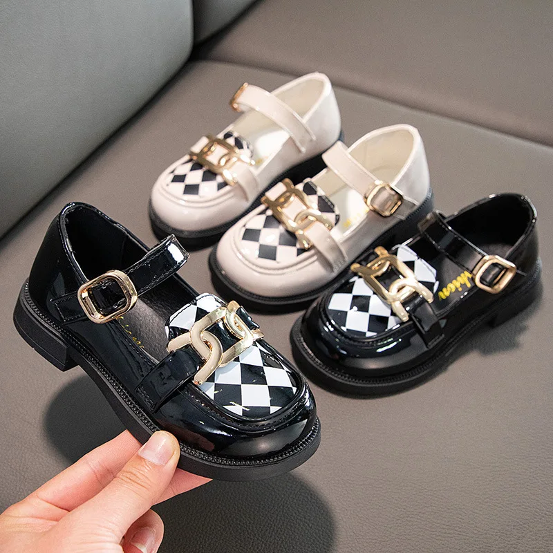 Girls and Boys Versatile Little Leather Shoes 2022 Spring New Retro Princess Soft PU Checkerboard Metal Hook &amp;am