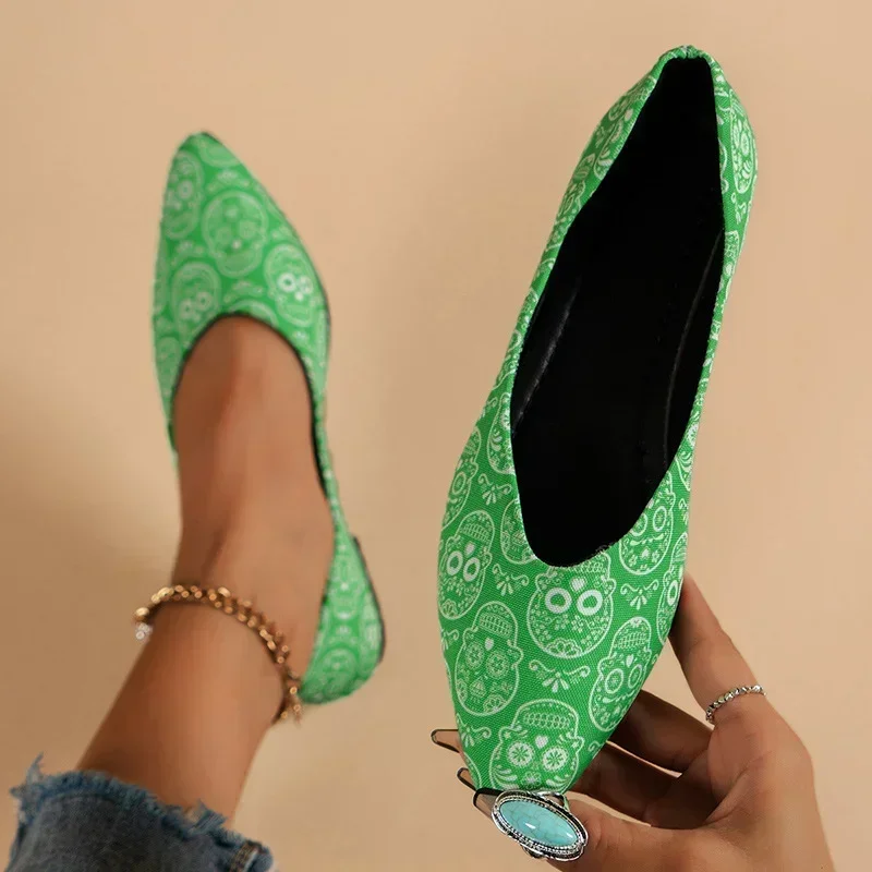 Women Flat embroidered Outdoor Fashion Doodle Comfortable Pointed Toe Flat Non Slip Breathable Casual Loafers Zapatos Mujer