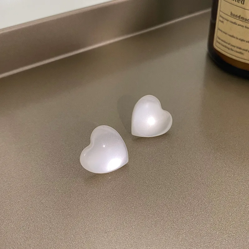 Resin Heart MOONLIGHT Stud Earrings Women Korean Simple Imitation Opal Peach Brincos Jewelry Christmas Gift