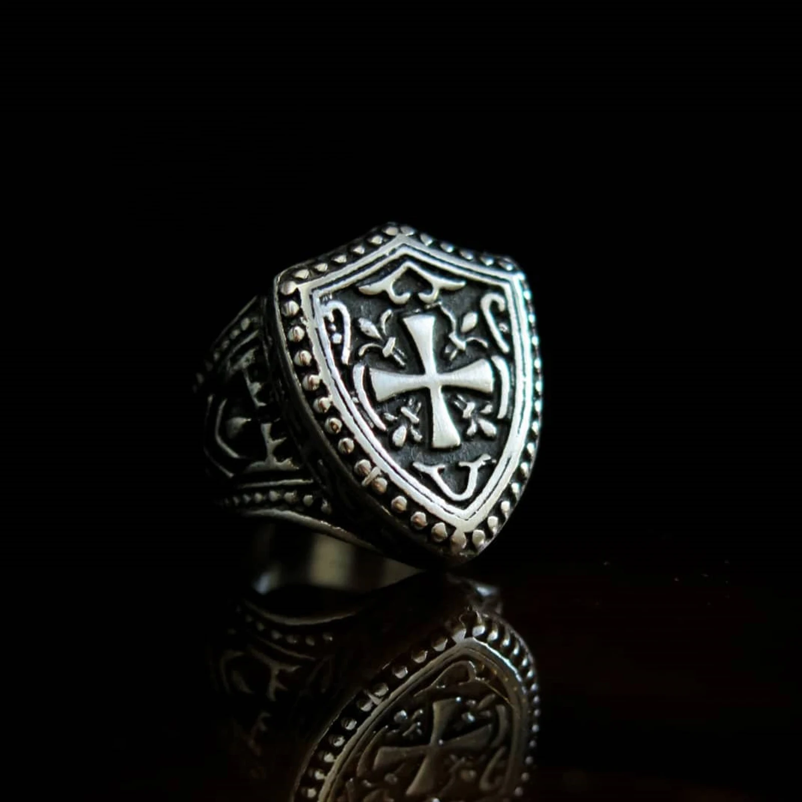 Men's Templar Cross Shield with Engraved Stainless Steel Ring Fashion Retro Knight Accessory