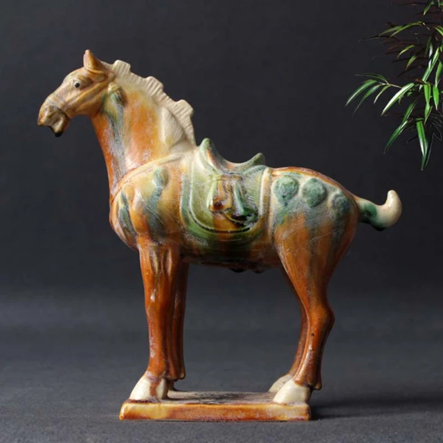 伝統的なアンティークの模造タングレー色釉セラミック黄色の戦争馬の磁器