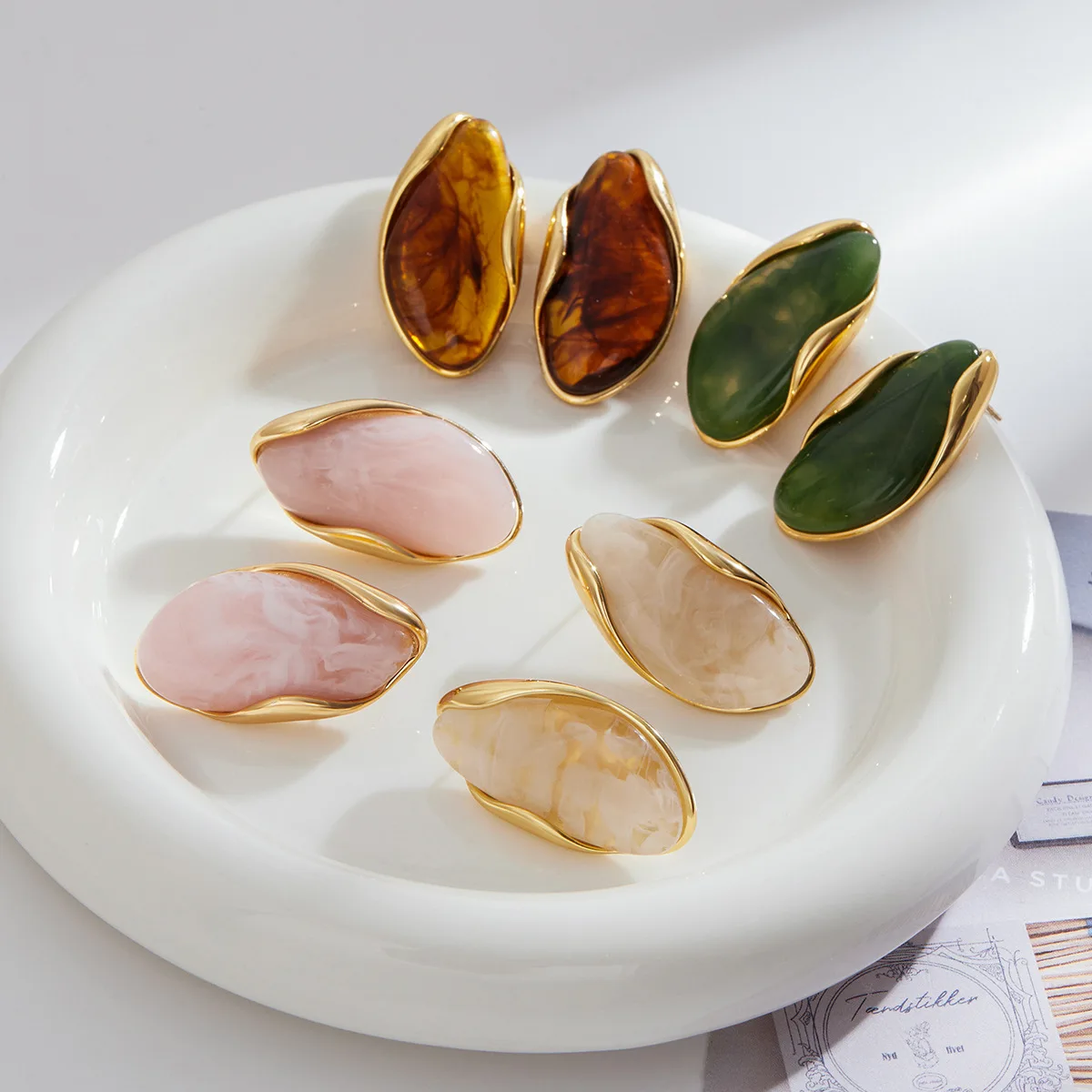 Design Sense Geometric Irregular Stud Earrings for Women Multi-color Enamel Resin Chunky Gold Plated Ear Studs Fashion Jewelry