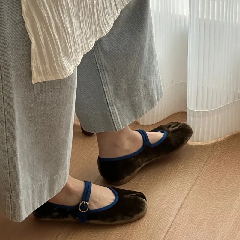Tabi Split-Toe Ballet Flats Shoes Women Spring Autumn Velvet Buckle Strap Mary Jane Elegant Flannel Soft Ladies Loafers New In 5