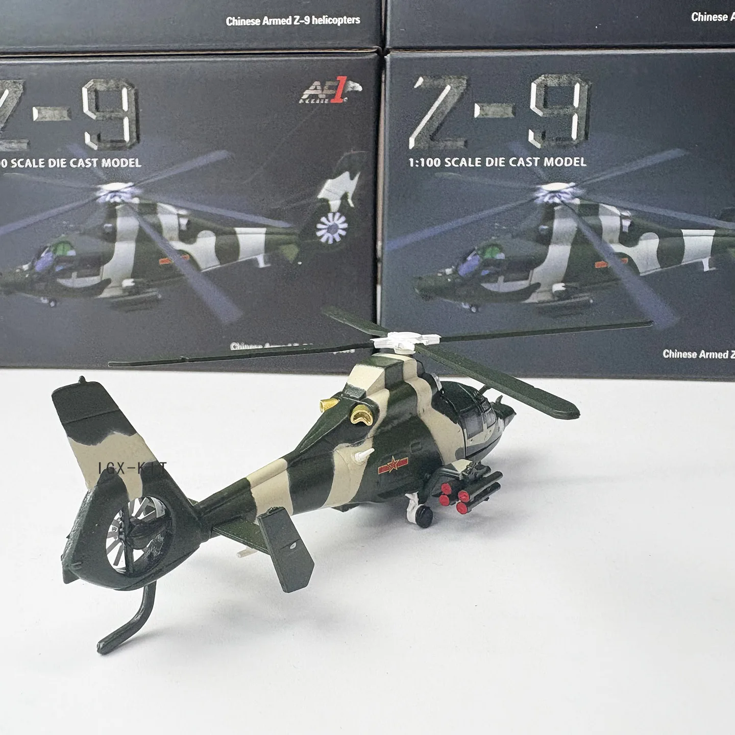 1:100 Scale Z9 Armed Aircraft With Propellers Straight 9 Model WZ