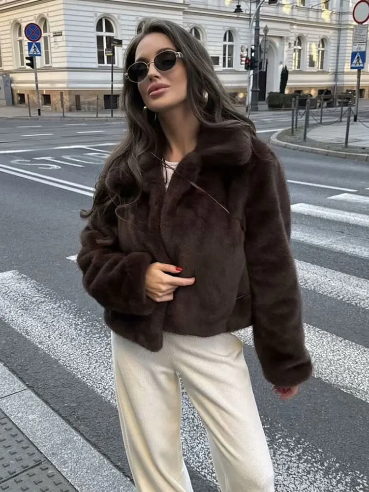معطف فرو صناعي من HH للنساء موضة خريف وشتاء هاي ستريت بني ملابس خارجية للأمهات سترات فضفاضة بأكمام طويلة 5