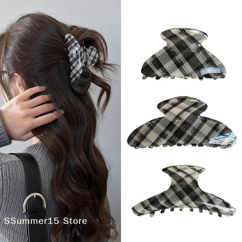 Elegant Plaid Acrylic Hair Claw Clip - Classic Retro Hair Accessory
