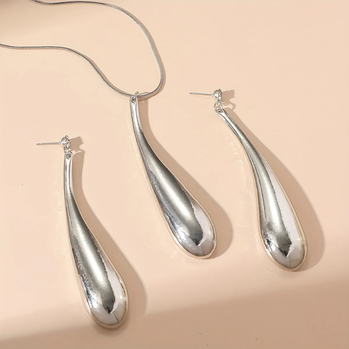 Minimalist Punk Feng Shui Pendant Necklace and Earring Set, Women's Rhinestone Jewelry, for Daily and Party Occasions, 3 Pieces