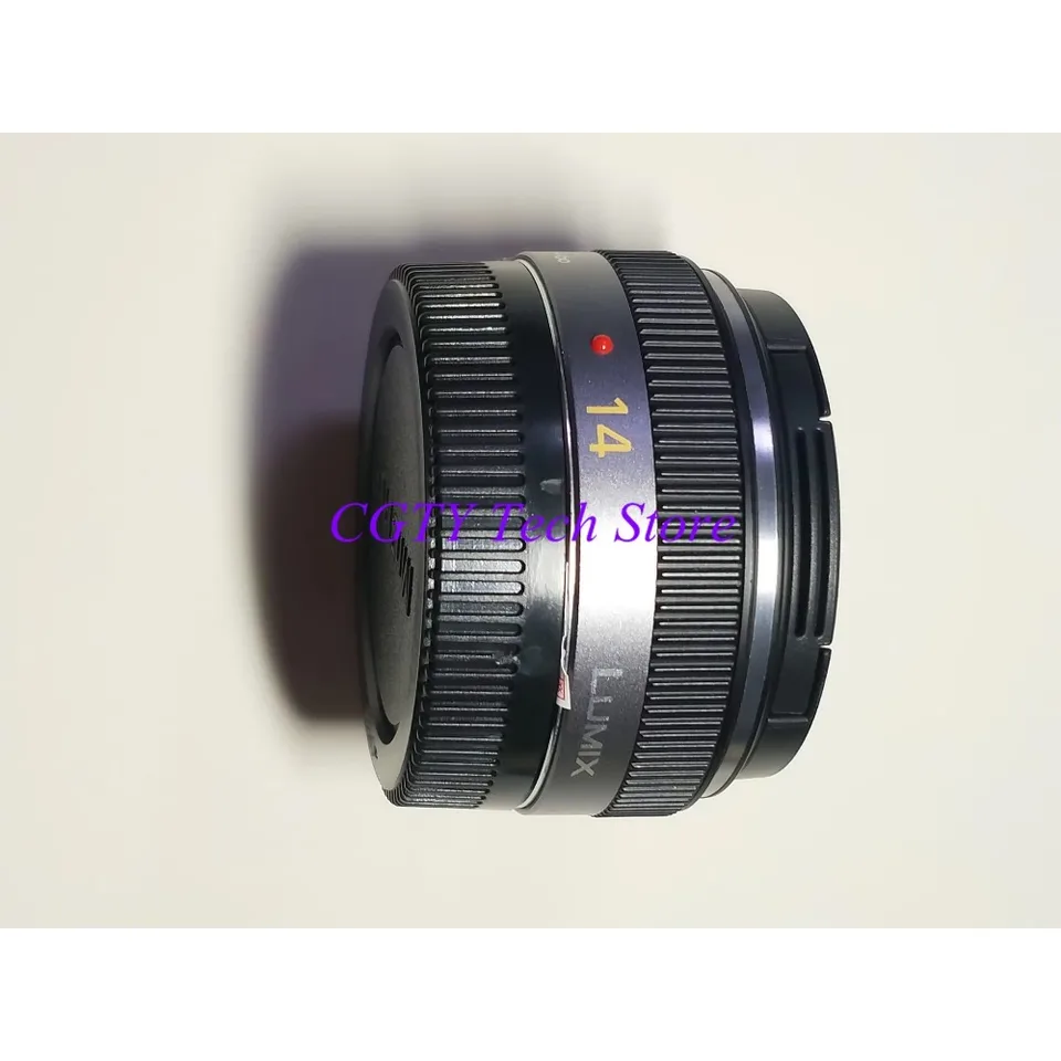 Panasonic Lumix GF6 と G 1:2.5/14 ASPH Panasonic Lumix DMC-GF6 14-42/3,5-5,6 Lumix G Vario OIS ASPH