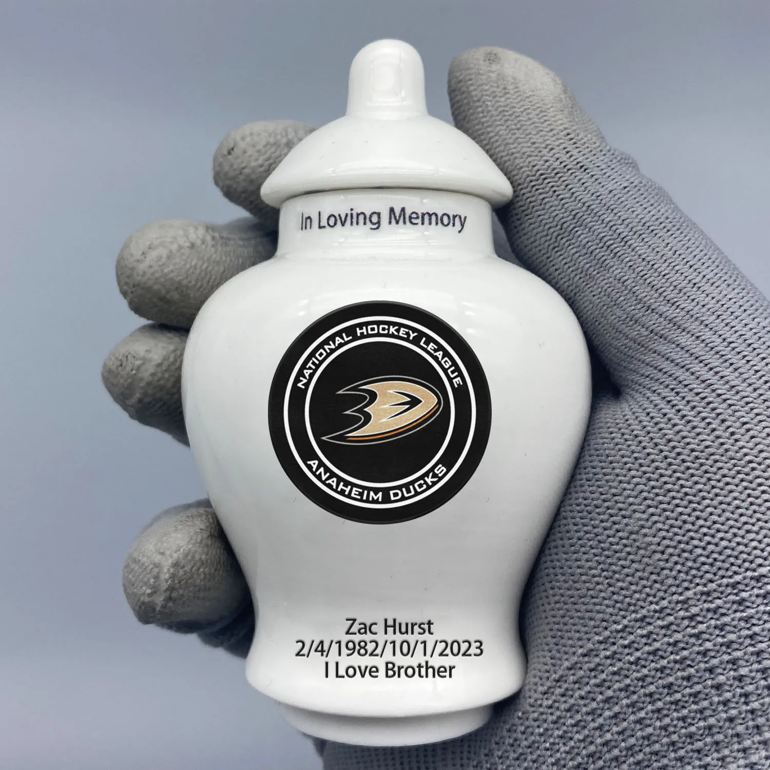 

Mini Urn for Anaheim Ducks-Hockey themed customize Urn.Send me the name/date you want to appear on the urn by Remarks Message