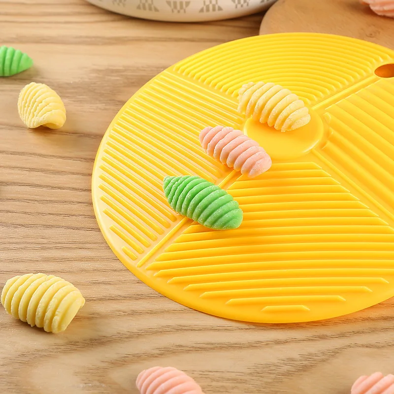 1Pcs Kitchen Macaroni Boards Cooking Tool Multi Purpose for Household DIY Mould Yellow Pasta Pastry Board Kitchen Supplies