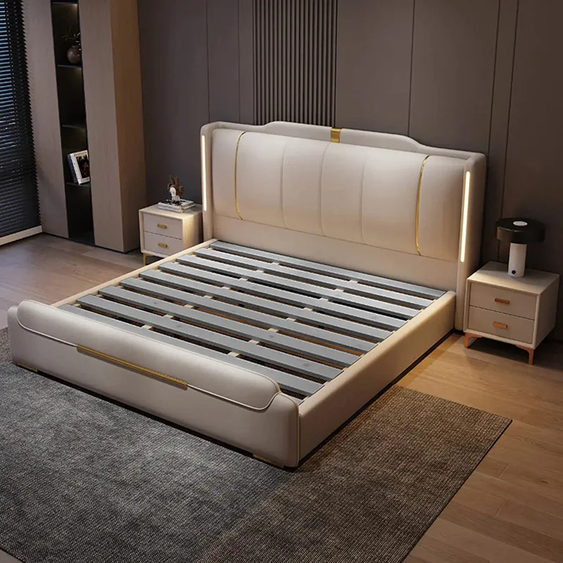 SAT. Cama de casal king size moderna e luxuosa, com estrutura de madeira maciça e revestimento em couro, com armazenamento, para quarto de casa ou hotel. 3