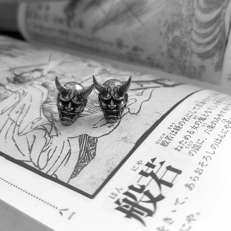 

Fashion Ox Horn Skull Stud Earrings Prajna Earrings Personality Silver Color Skull Earrings for Men Women Jewelry Accessories