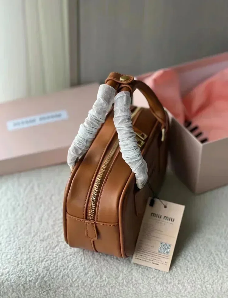 New Women's Style Briefcase, Fashionable Small Square Bag Boston Pillow Bag Bowling Hand Carrying One Shoulder Crossbody Bag Y2K 4