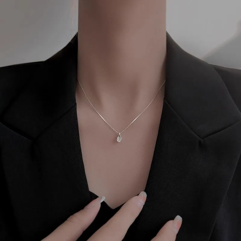 

Zircon Water Drop Charm Pendant Necklace for Women Girls Clavicle Chain Wedding Jewelry Gift dz923