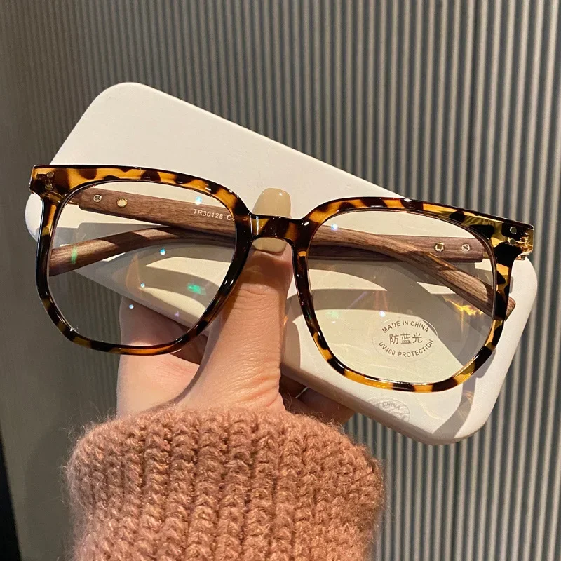 

New Retro Reading Glasses for Women Fashion Luxury Blue Light Blocking Presbyopia Transparent Wooden Templets Far Sight Glasses