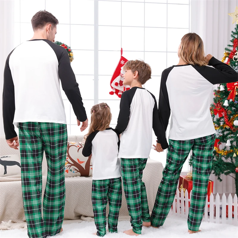 thumbnail image 4 of Conjuntos de pijamas familiares a juego 2024 Árbol de Navidad Padre Madre Niños Conjuntos de pijamas para bebés Ropa de pijama navideña para mamá, yo y perro a cuadros, 4 of 5
