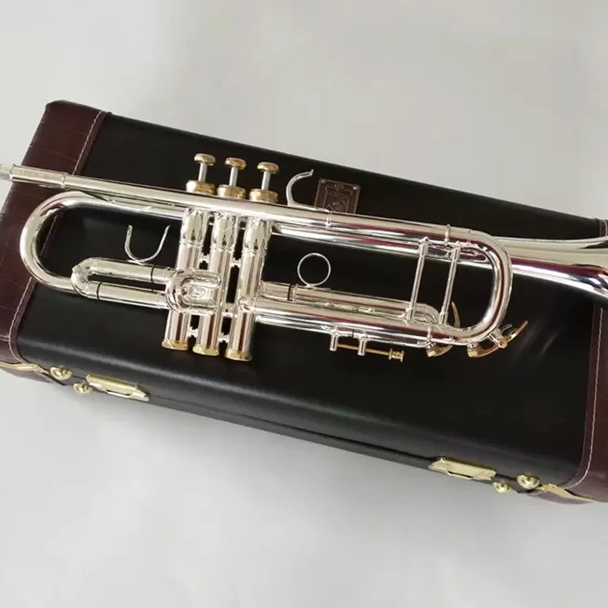 

LT197S-99 Professional Trumpet Bb Nickel Plated Silver Brass American Craft Manufacturing Jazz Instrument With case Free Shippin