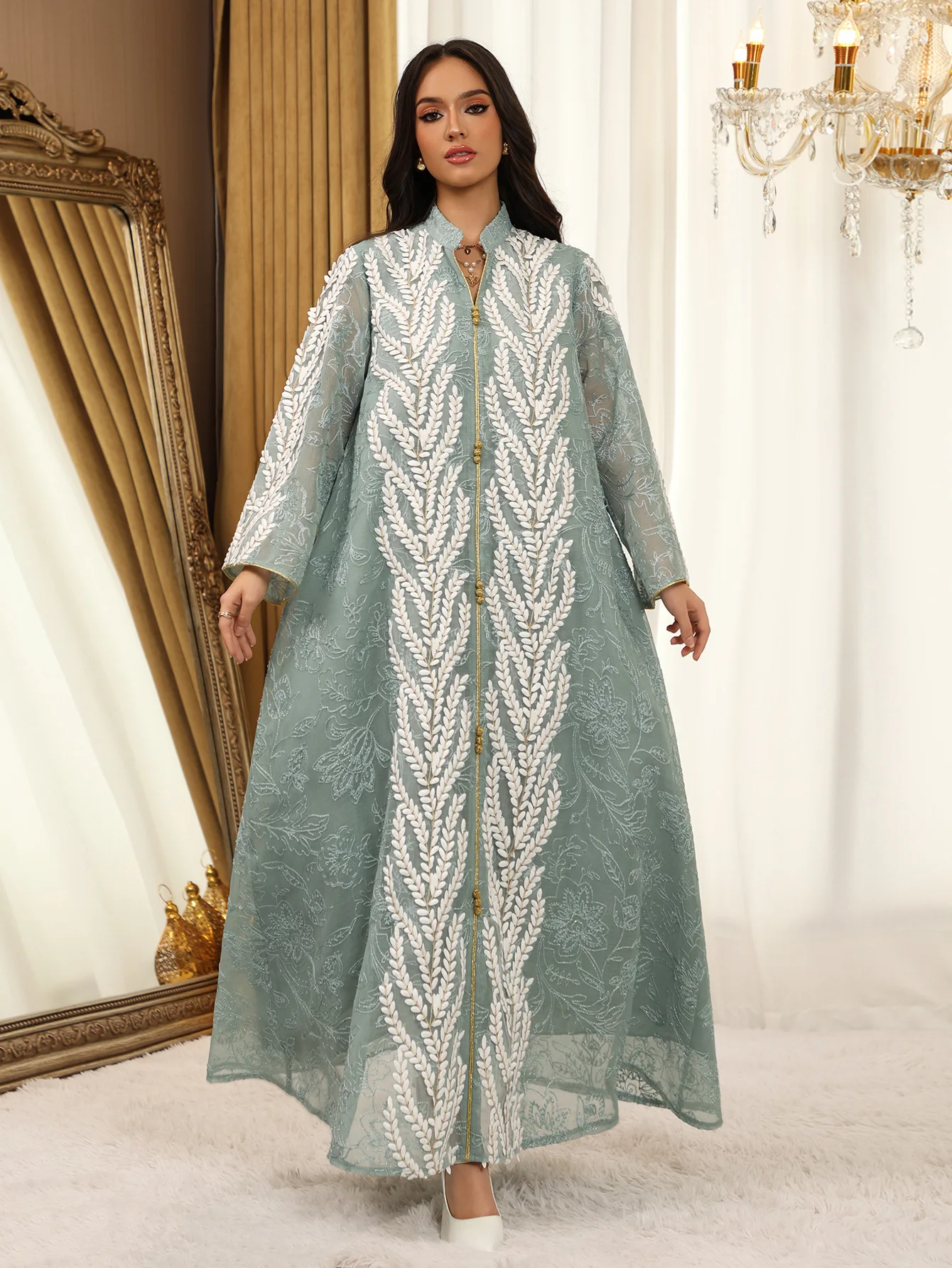 جلابية طويلة بتطريز بارز وقصة واسعة