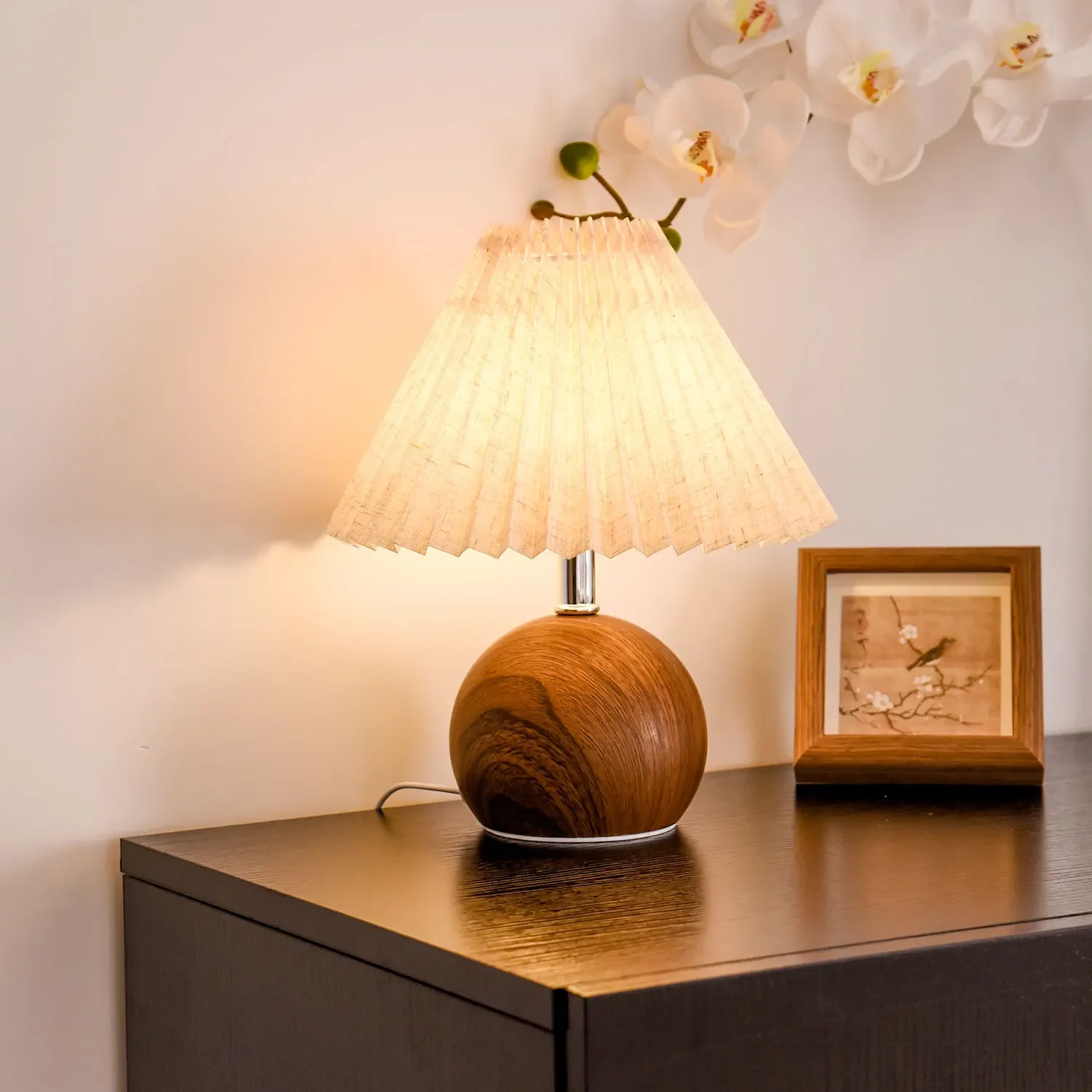 Lámpara de mesa LED de tela plisada nórdica, luz tricolor, EE. UU./UE/USB, sala de estar, hogar, dormitorio, decoración de ambiente, luz LED nocturna