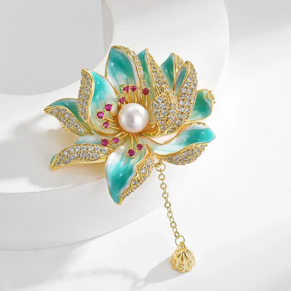 Elegant Enamel Lotus Tassel Pearl Brooch for Women Exquisite High Quality Flower Botanical Badge Jewelry Birthday Party Gift
