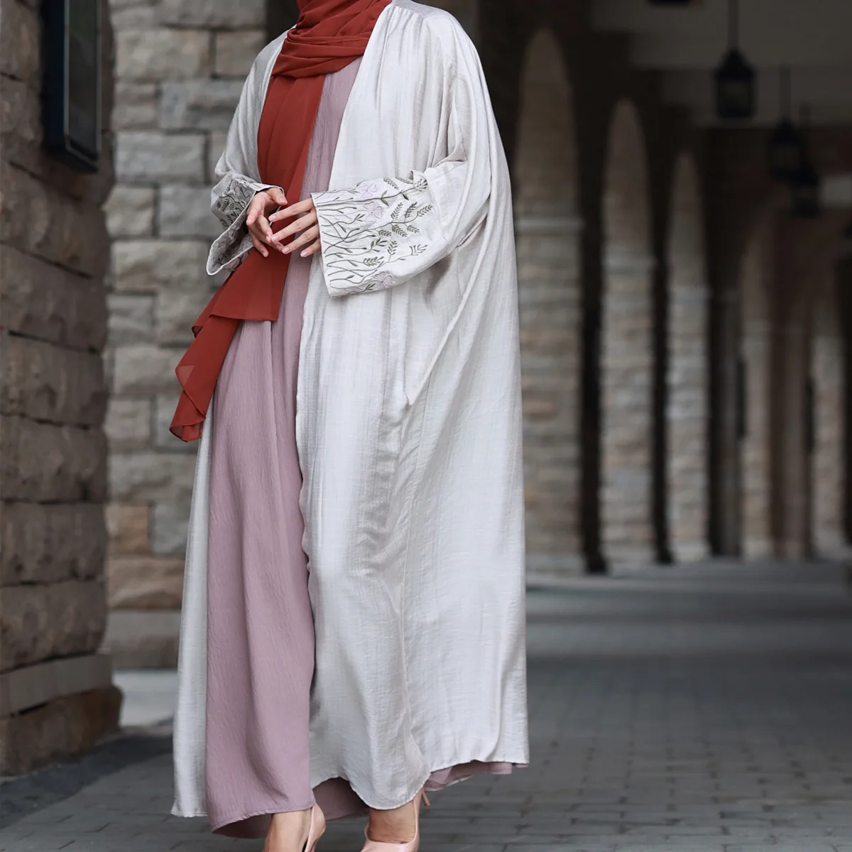 Loose casual cloak with embroidery in the shape of leaves, open kaftans for Muslim women, Middle Eastern style women's clothing
